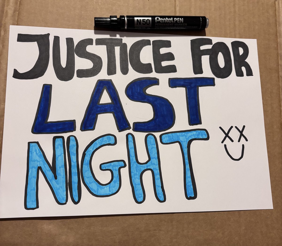 📸| “JUSTICE FOR LAST NIGHT”

Sign for tonight's show at #HDWGHWTBologna (Via im__sara_ )