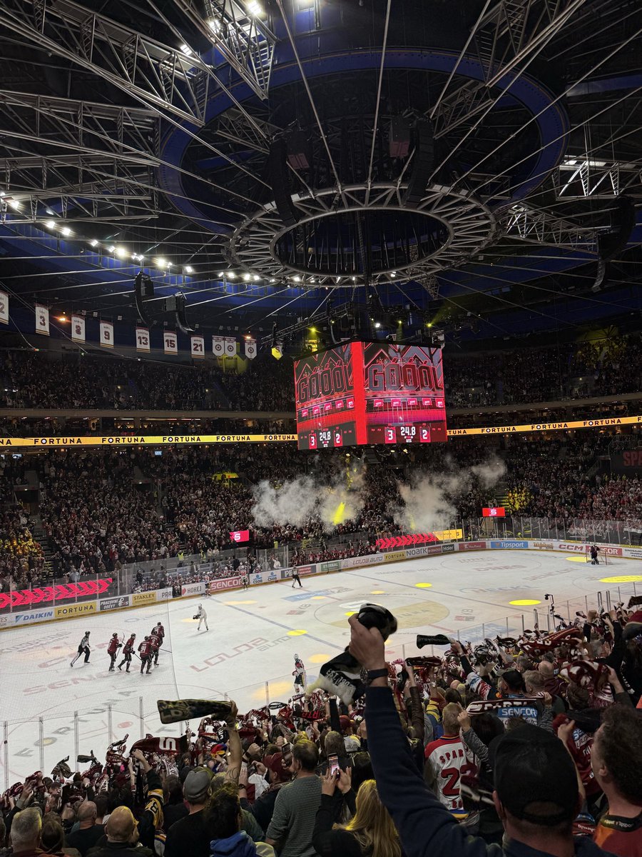 NephAddie's tweet photo. @HCSpartaPraha 😎😎 https://t.co/ZZnb86ZF4g