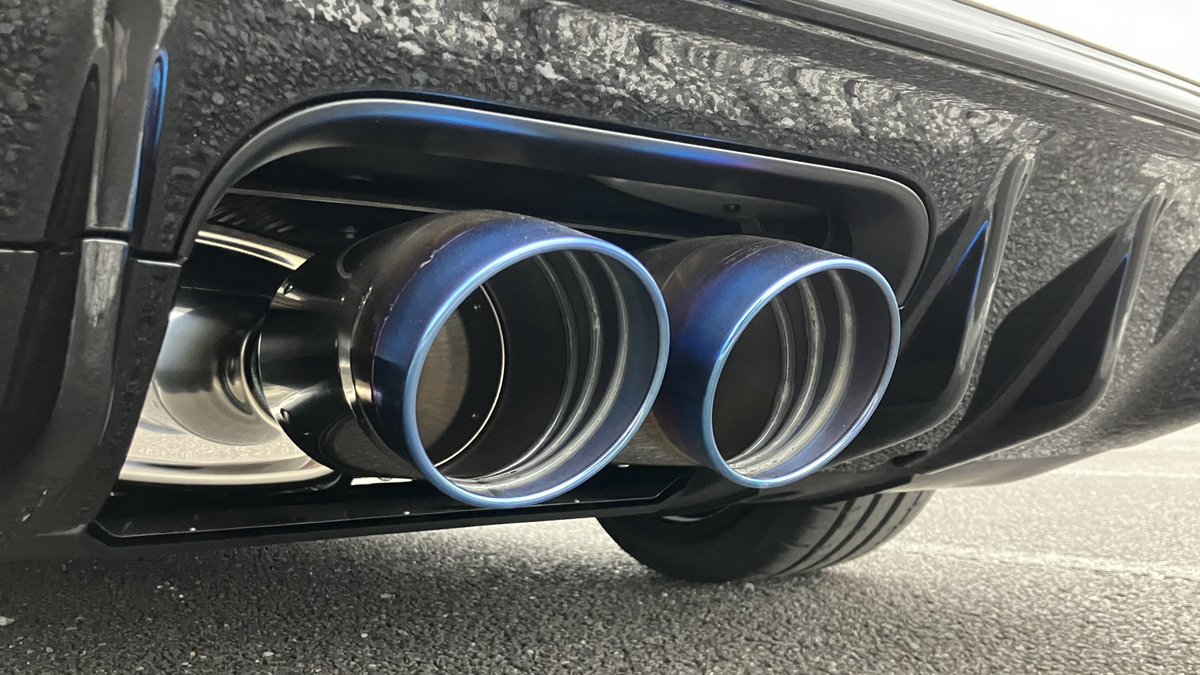 rate_fl5's tweet photo. X304 SUS Exhaust
昨年9月のジェイズフェアで一目惚れ🤩
10月に発注して約半年待ちました！
@LEALE_Accurato さんで注文、装着していただきました🙇🏻
2500〜3000rpmで車内に入ってくる乾いた低音は脳汁溢れます🥰
#ジェイズレーシング #JSRACING https://t.co/T0FsVxCEmb