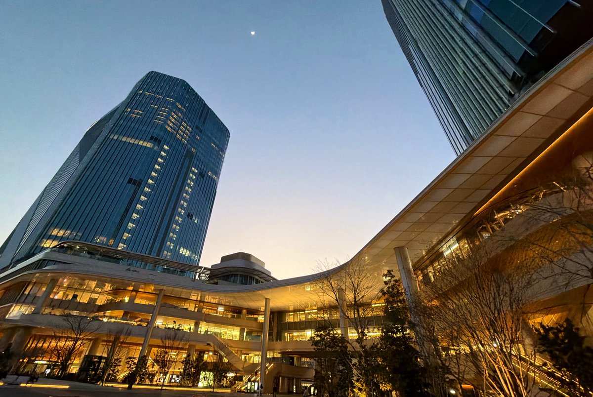 Starly_Vis's tweet photo. ニュウマン高輪に謎の畳スペースあった https://t.co/k6lNN7oubO