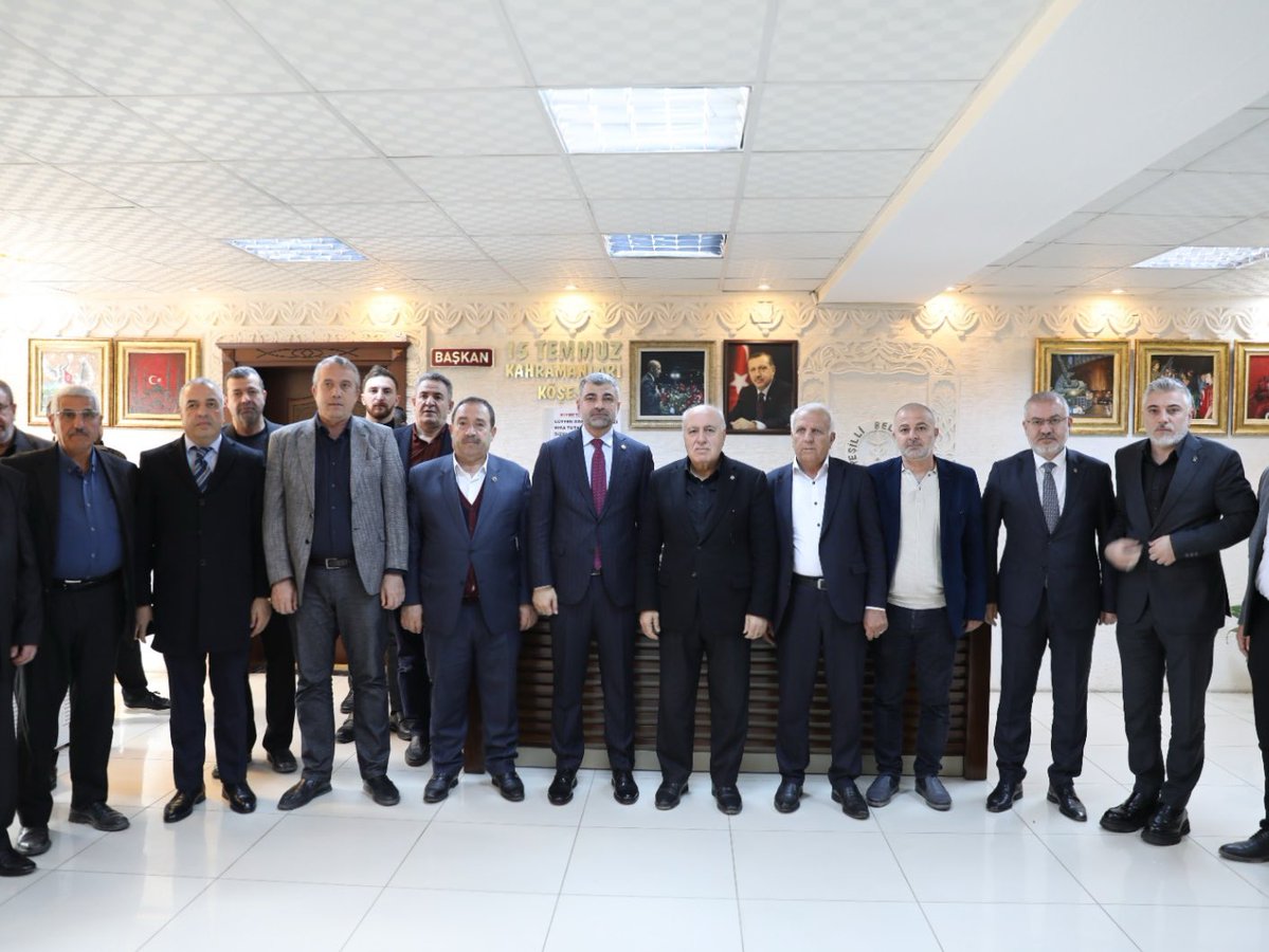 farukkilic47's tweet image. 📍#Yeşilli

✅ Yeşilli Belediye Başkanımız Sn. Hayrettin Demir’e, amcasının oğlu Hüseyin Demir’in vefatı dolayısıyla taziye ziyaretinde bulunduk.

✅ Merhuma Allah’tan rahmet, Sayın Başkanımıza ve ailesine başsağlığı ve sabır diliyorum. Mekanı cennet olsun.