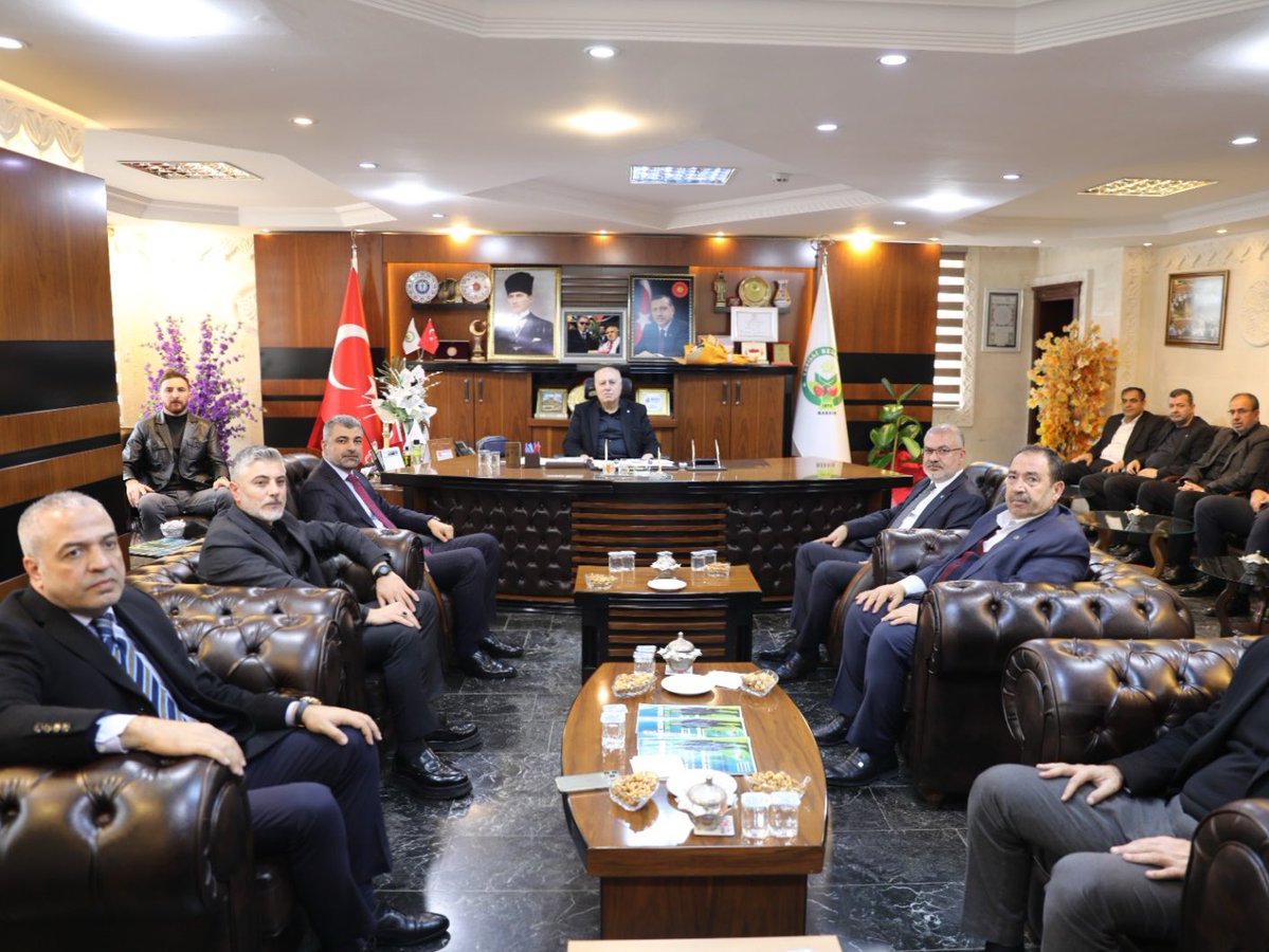 farukkilic47's tweet image. 📍#Yeşilli

✅ Yeşilli Belediye Başkanımız Sn. Hayrettin Demir’e, amcasının oğlu Hüseyin Demir’in vefatı dolayısıyla taziye ziyaretinde bulunduk.

✅ Merhuma Allah’tan rahmet, Sayın Başkanımıza ve ailesine başsağlığı ve sabır diliyorum. Mekanı cennet olsun.