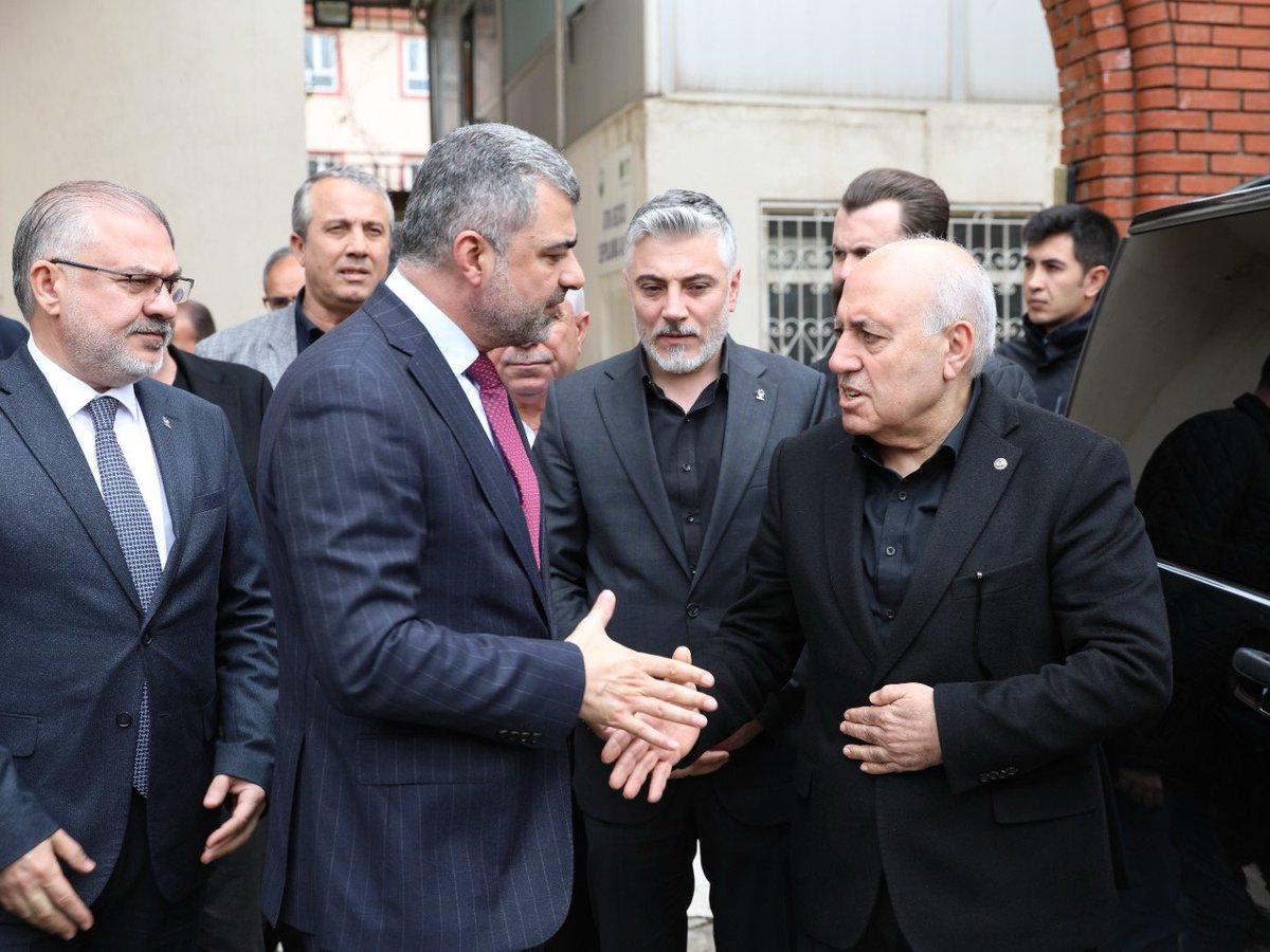 farukkilic47's tweet image. 📍#Yeşilli

✅ Yeşilli Belediye Başkanımız Sn. Hayrettin Demir’e, amcasının oğlu Hüseyin Demir’in vefatı dolayısıyla taziye ziyaretinde bulunduk.

✅ Merhuma Allah’tan rahmet, Sayın Başkanımıza ve ailesine başsağlığı ve sabır diliyorum. Mekanı cennet olsun.