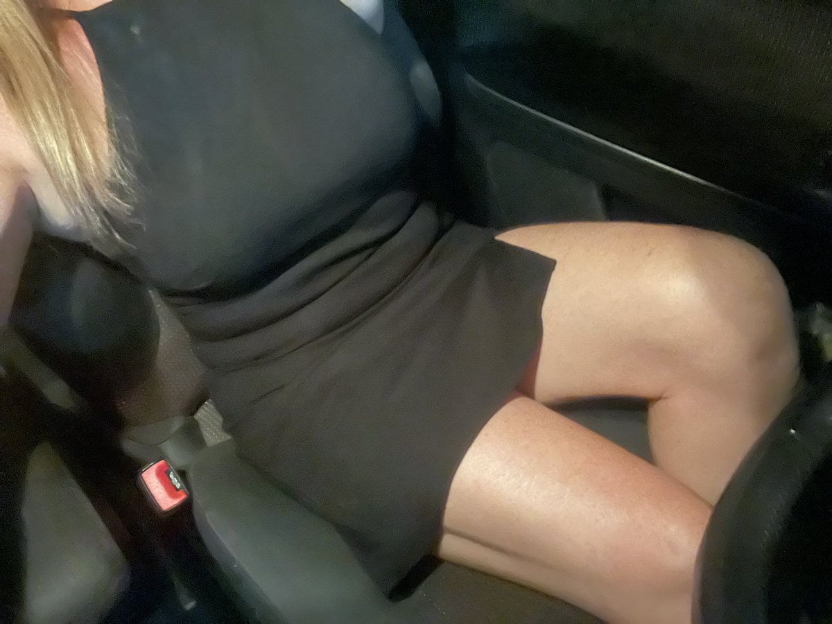 GataSex69's tweet image. Sois de los que pensáis que el cliente siempre lleva la razón?? Os leo 🤓😜😈 #juevesdepiernasyalgomás #G