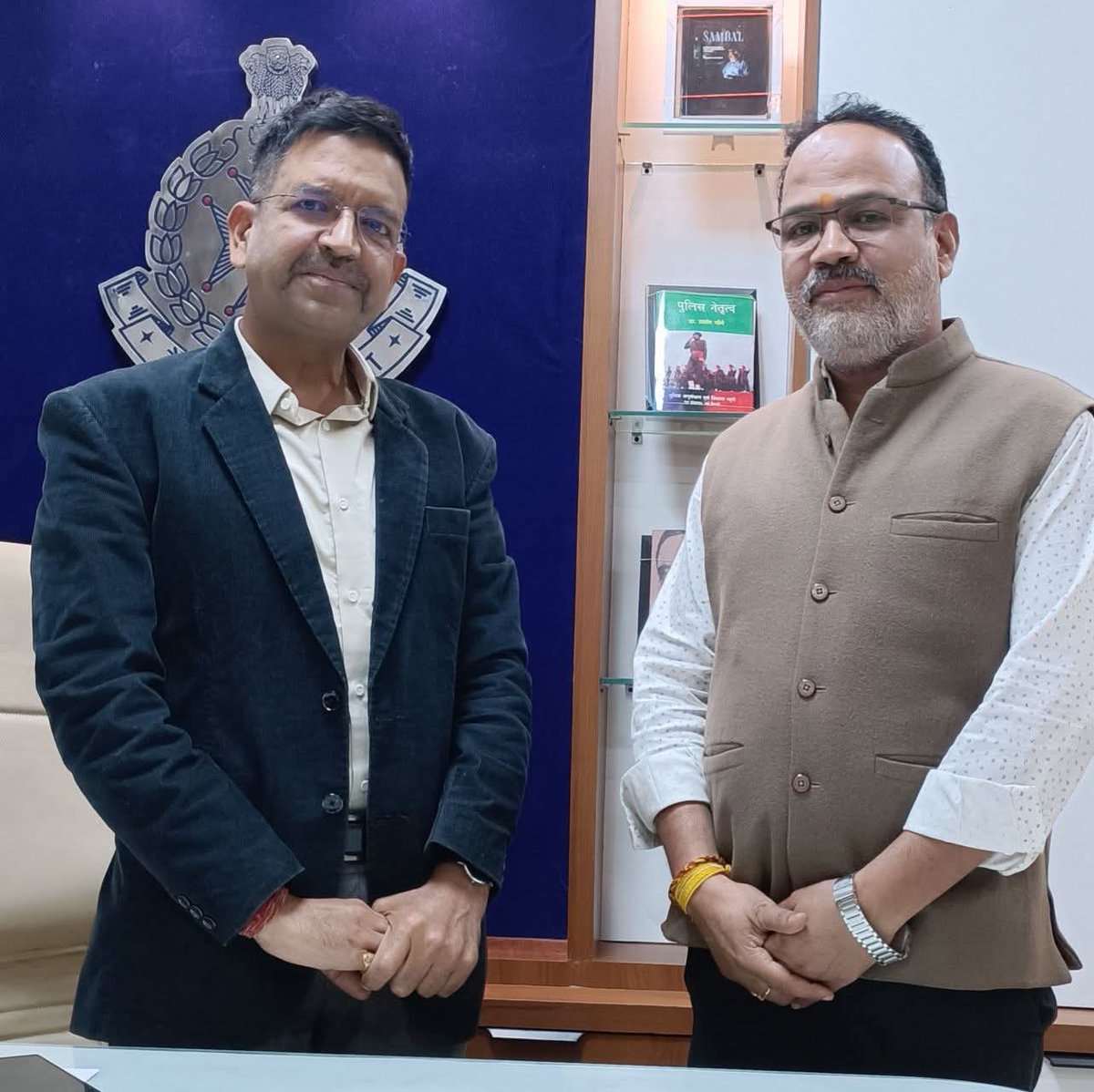 medeepaktiwari's tweet photo. जिले में कानून व्यवस्था बनाए रखने के साथ-साथ साइबर अपराधों की रोकथाम के लिए बड़े पैमाने पर जागरूकता अभियान चलाने वाले तथा वृद्धो की समस्याओं को गंभीरता के साथ सुनने वाले मिलनसार 
विदिशा जिला अतिरिक्त पुलिस अधीक्षक आदरणीय #श्री_प्रशांत_चौबे_जी को जन्मदिन की अनंत अनंत मंगल कामनाएं एवं बहुत-बहुत बधाई🌺
@Adcpzone4indore