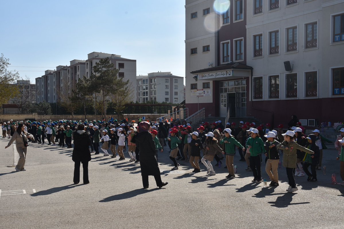 İL MİLLİ EĞİTİM MÜDÜRÜMÜZ MURAT YİĞİT, MERAM İBRAHİM HAKKI KONYALI İLKOKULU TARAFINDAN DÜZENLENEN ÇOCUK ŞENLİKLERİNE KATILDI

Meram İbrahim Hakkı Konyalı İlkokulu tarafından “Maarifin Kalbinde Çocuk" temasıyla Çocuk Şenlikleri gerçekleştirildi.

Düzenlenen Çocuk Şenliğine; Meram