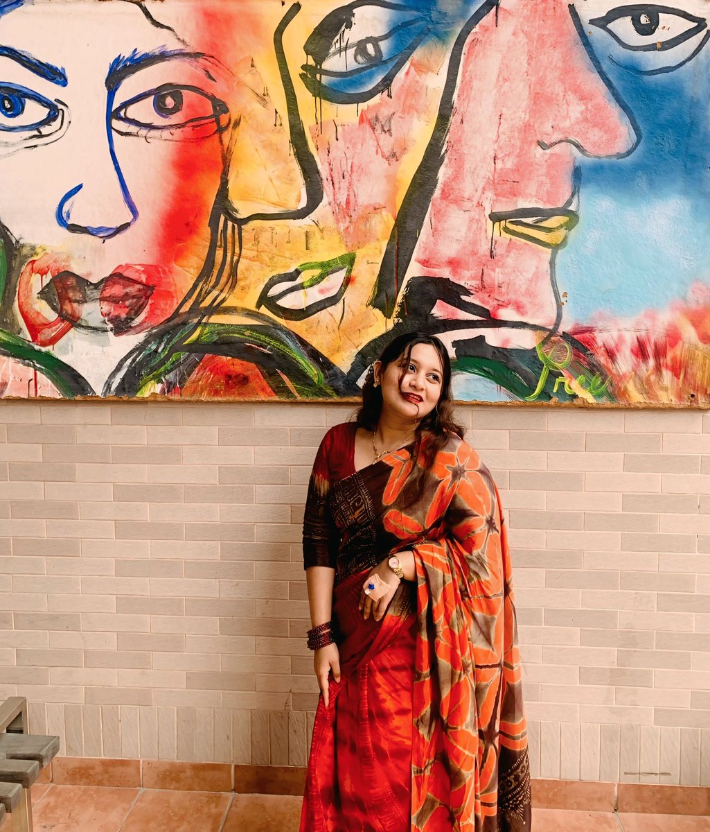 ThawsiaT's tweet photo. নকশীকাঁথার রাজার কন্যা কোথায় তোমার বাড়ি? 
যেথায় ছাদে রোদের আসমান মেঘের ভাড়া গাড়ি...🍁 https://t.co/3UCHphOzWP