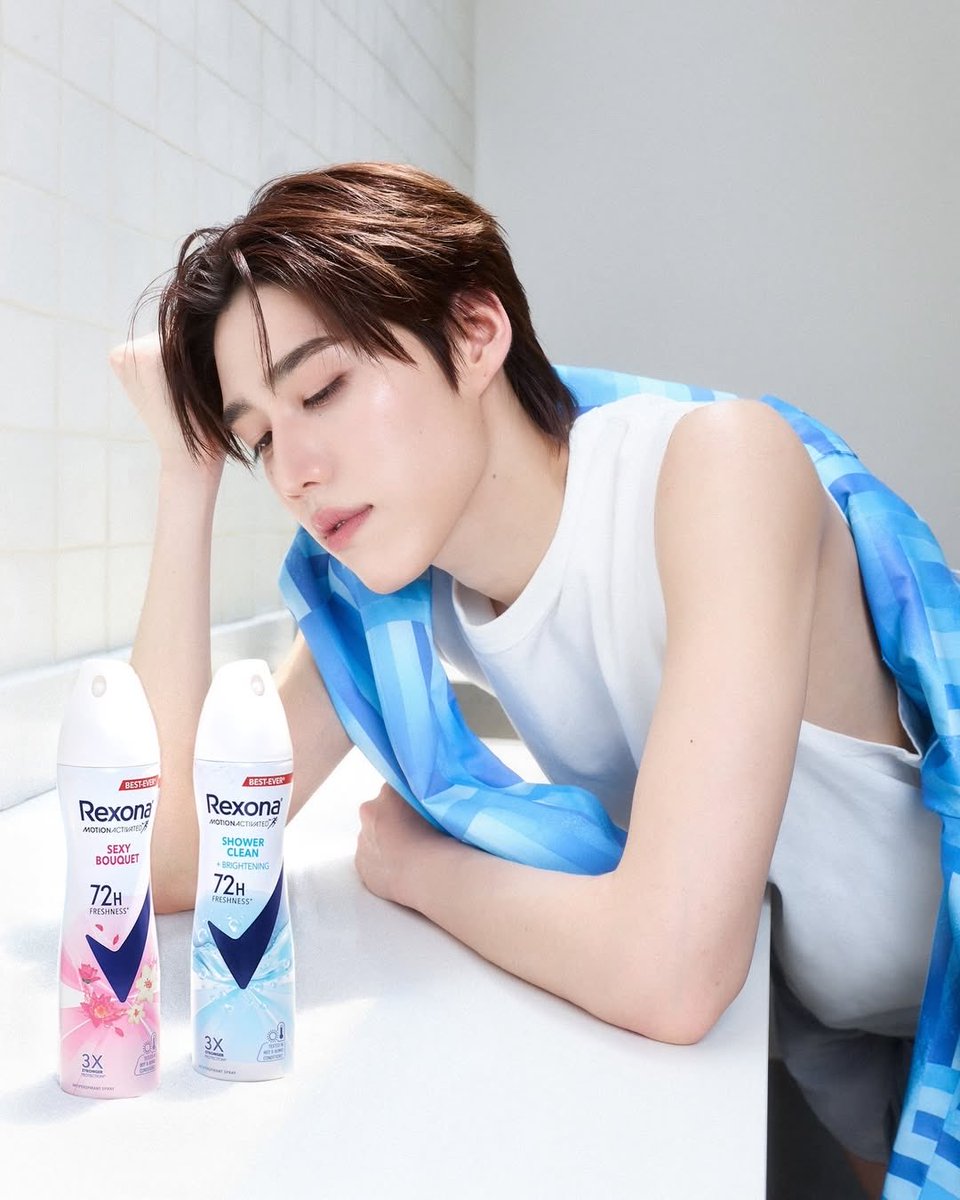PPKRITT_DAILY's tweet image. [IG] — pp.kritt

บูสต์ความมั่นใจให้พีพร้อมมูฟในทุกวันด้วย Rexona☀️

ไม่ว่าจะอยู่ทีม Shower Clean ที่หอมสดชื่นเหมือนเพิ่งอาบน้ำ🛁🫧
หรือทีม Sexy Bouquet หอมดอกไม้มีเสน่ห์💐ก็มั่นใจได้ยาวนาน 72 ชั่วโมง ทั้งลดเหงื่อและระงับกลิ่นกาย กิจกรรมไหนก็พร้อม✨

#RexonaxPPKrit
#PPKritt