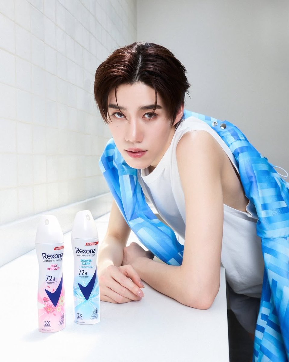 PPKRITT_DAILY's tweet image. [IG] — pp.kritt

บูสต์ความมั่นใจให้พีพร้อมมูฟในทุกวันด้วย Rexona☀️

ไม่ว่าจะอยู่ทีม Shower Clean ที่หอมสดชื่นเหมือนเพิ่งอาบน้ำ🛁🫧
หรือทีม Sexy Bouquet หอมดอกไม้มีเสน่ห์💐ก็มั่นใจได้ยาวนาน 72 ชั่วโมง ทั้งลดเหงื่อและระงับกลิ่นกาย กิจกรรมไหนก็พร้อม✨

#RexonaxPPKrit
#PPKritt