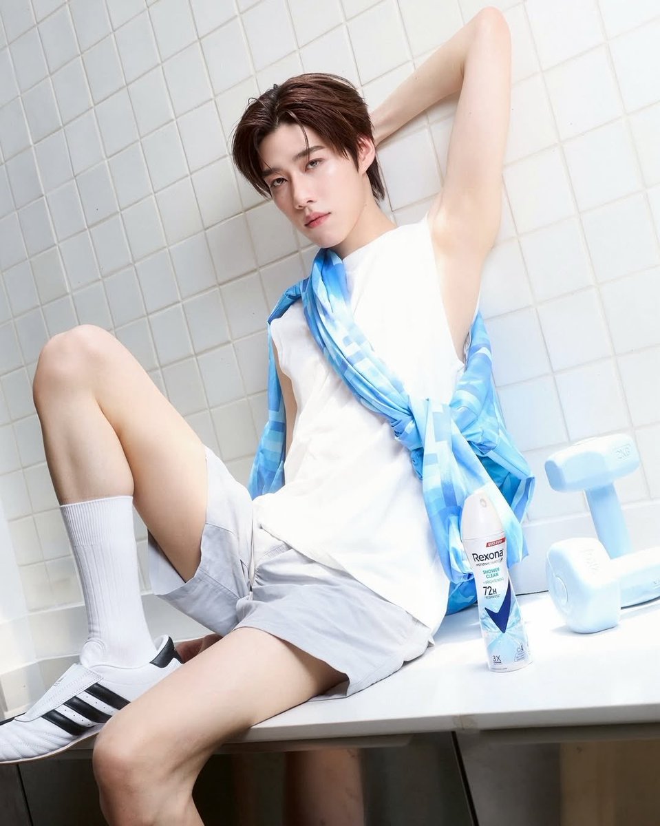 PPKRITT_DAILY's tweet image. [IG] — pp.kritt

บูสต์ความมั่นใจให้พีพร้อมมูฟในทุกวันด้วย Rexona☀️

ไม่ว่าจะอยู่ทีม Shower Clean ที่หอมสดชื่นเหมือนเพิ่งอาบน้ำ🛁🫧
หรือทีม Sexy Bouquet หอมดอกไม้มีเสน่ห์💐ก็มั่นใจได้ยาวนาน 72 ชั่วโมง ทั้งลดเหงื่อและระงับกลิ่นกาย กิจกรรมไหนก็พร้อม✨

#RexonaxPPKrit
#PPKritt