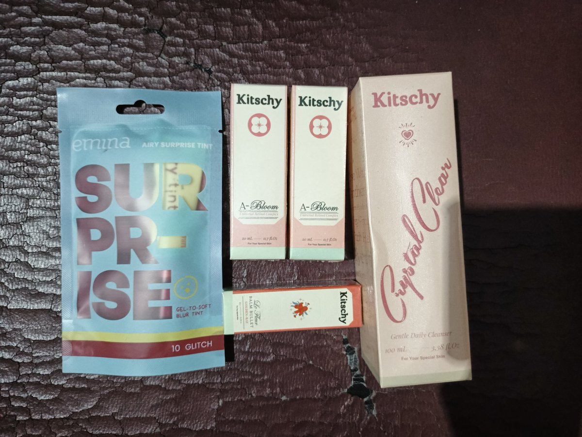 Supriesc's tweet photo. Free claim, ada yang mau? Bayar ongkir aja. 

Aku dari tangerang. Mau satuan boleh take all boleh. Free gratis giveaway https://t.co/WWampwiEh0