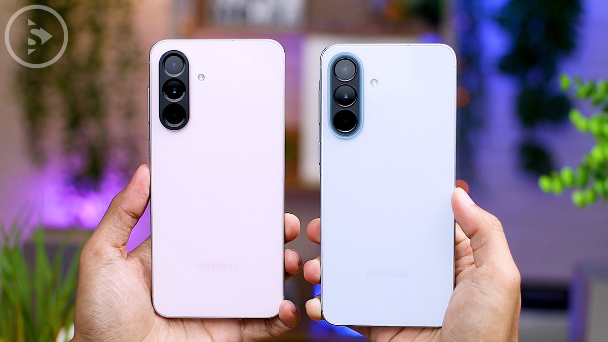 santertainment's tweet photo. Samsung A57 sekilas memang terlihat seperti upgrade dari A56 🤔
Tapi setelah dicek, perbedaannya ternyata tidak terlalu besar. 

Layarnya hampir sama, baterai 🔋 dan charging speed⚡️juga tidak berubah,
bahkan di beberapa bagian A56 justru masih terasa lebih premium.💎
... https://t.co/0fTDazDqC7