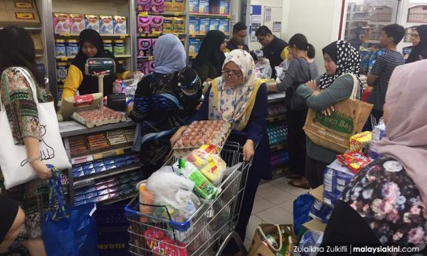 Pelabur_Bijak's tweet photo. Bahang mula terasa

Perang di Iran berhenti sekali pun, kekurangan bekalan minyak mentah telah berlaku sebab kerosakan infrastrutur kilang pemprosesan yang memerlukan 2-4 tahun untuk dibaiki semula.

Sekarang ni ceasefire pun, Missile masih rancak
Dah prep ke belum? ...see more https://t.co/Xmr1VwzARh