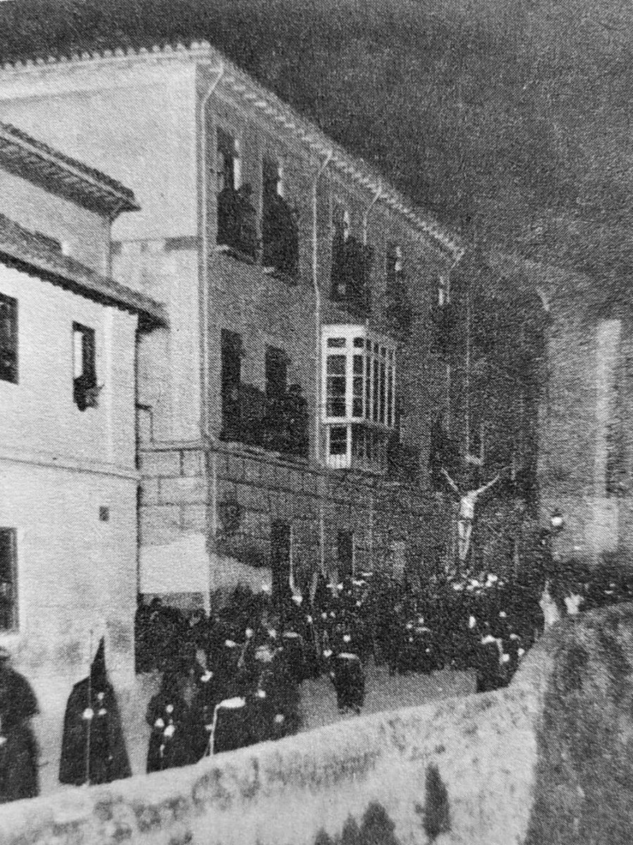 Un día como hoy de 1925 (hace 101 años) vivió Granada la primera salida del Cristo de la Misericordia, como titular de su recién creada hermandad del Silencio. <a href="/silenciogranada/">Cofradía Silencio</a>