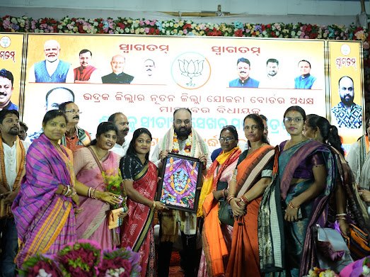 Sitansu1981's tweet photo. ଏହି ସମ୍ମାନକୁ ମୁ ସେବାର ଏକ ଦାୟିତ୍ୱ ଭାବେ ଗ୍ରହଣ କରି ଭଦ୍ରକ ଜିଲ୍ଲାର ସାମଗ୍ରିକ ଉନ୍ନତି ଓ ଲୋକମାନଙ୍କର କଲ୍ୟାଣ ପାଇଁ ନିରନ୍ତର ପ୍ରୟାସ କରିବି। https://t.co/vtvB0AKHyt