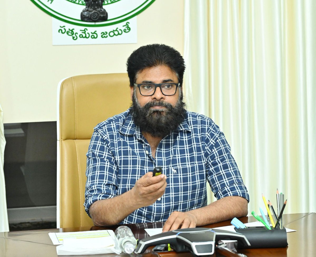 JanaSenaParty's tweet photo. అభివృద్ధి, ఆధ్యాత్మికతతో అంతర్వేది వర్థిల్లాలి 

పవిత్ర క్షేత్రంలో తాగునీటి సమస్య ఉండకూడదు

రాజోలు నియోజకవర్గ పరిధిలో పలు అభివృద్ధి పనులకు వర్చువల్ విధానంలో శంకుస్థాపనలు, ప్రారంభోత్సవాలు చేసిన ఉప ముఖ్యమంత్రివర్యులు శ్రీ @PawanKalyan గారు

రూ.17.33 కోట్లతో అంతర్వేదిలో నిర్మించిన మంచినీటి పథకం ప్రారంభం

తీరనున్న 30 వేల మంది తీర ప్రాంత ప్రజల తాగునీటి కష్టాలు  

రూ. 5 కోట్లతో ర్యాపిడ్ సాండ్ ఫిల్టర్ 6 ఎంఎల్ టీ నిర్మాణానికి శంకుస్థాపన
