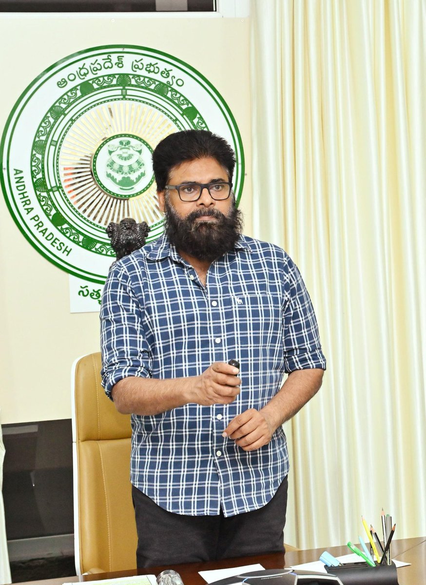 JanaSenaParty's tweet photo. అభివృద్ధి, ఆధ్యాత్మికతతో అంతర్వేది వర్థిల్లాలి 

పవిత్ర క్షేత్రంలో తాగునీటి సమస్య ఉండకూడదు

రాజోలు నియోజకవర్గ పరిధిలో పలు అభివృద్ధి పనులకు వర్చువల్ విధానంలో శంకుస్థాపనలు, ప్రారంభోత్సవాలు చేసిన ఉప ముఖ్యమంత్రివర్యులు శ్రీ @PawanKalyan గారు

రూ.17.33 కోట్లతో అంతర్వేదిలో నిర్మించిన మంచినీటి పథకం ప్రారంభం

తీరనున్న 30 వేల మంది తీర ప్రాంత ప్రజల తాగునీటి కష్టాలు  

రూ. 5 కోట్లతో ర్యాపిడ్ సాండ్ ఫిల్టర్ 6 ఎంఎల్ టీ నిర్మాణానికి శంకుస్థాపన