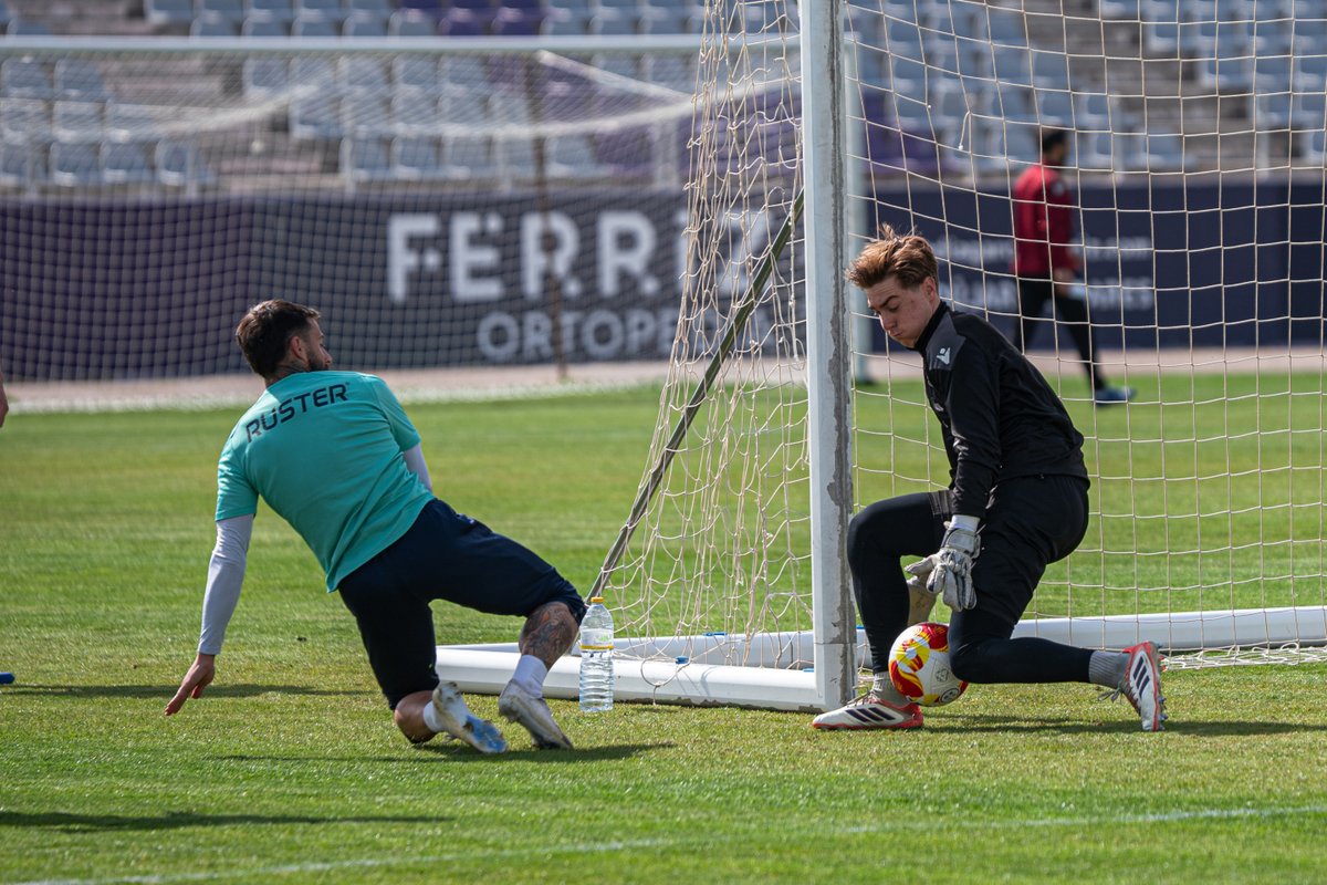 RealJaenCF's tweet image. ⚡️ Con las pilas cargadas y la mirada puesta en el objetivo

#RealJaén #Entrenamiento #Seguimos