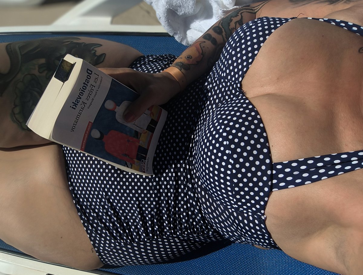 memento_amare2's tweet image. Je ne l'aurais pas fini à la fin de mes #vacances 🫣🤣 #holidays ☀️