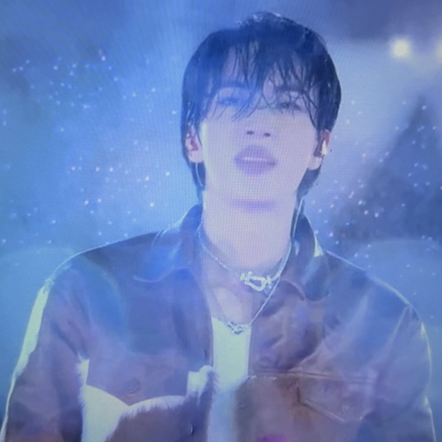 La lluvia fue un actor pagado porque es irreal lo guapos que se han visto todo el concierto