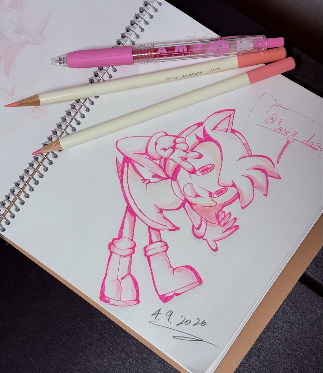Have no fear, Amy Rose is here💖💖💖
It’s been a while since I’ve drawn Amy, and it was so fun drawing with the pink Amy pen
エミーのご登場✨✨✨
久々にエミー描いてみました！ペンと紙を使って絵描くの楽しい！
#amyrose #エミー #sonic #sonicart #ソニック #ソニかつ