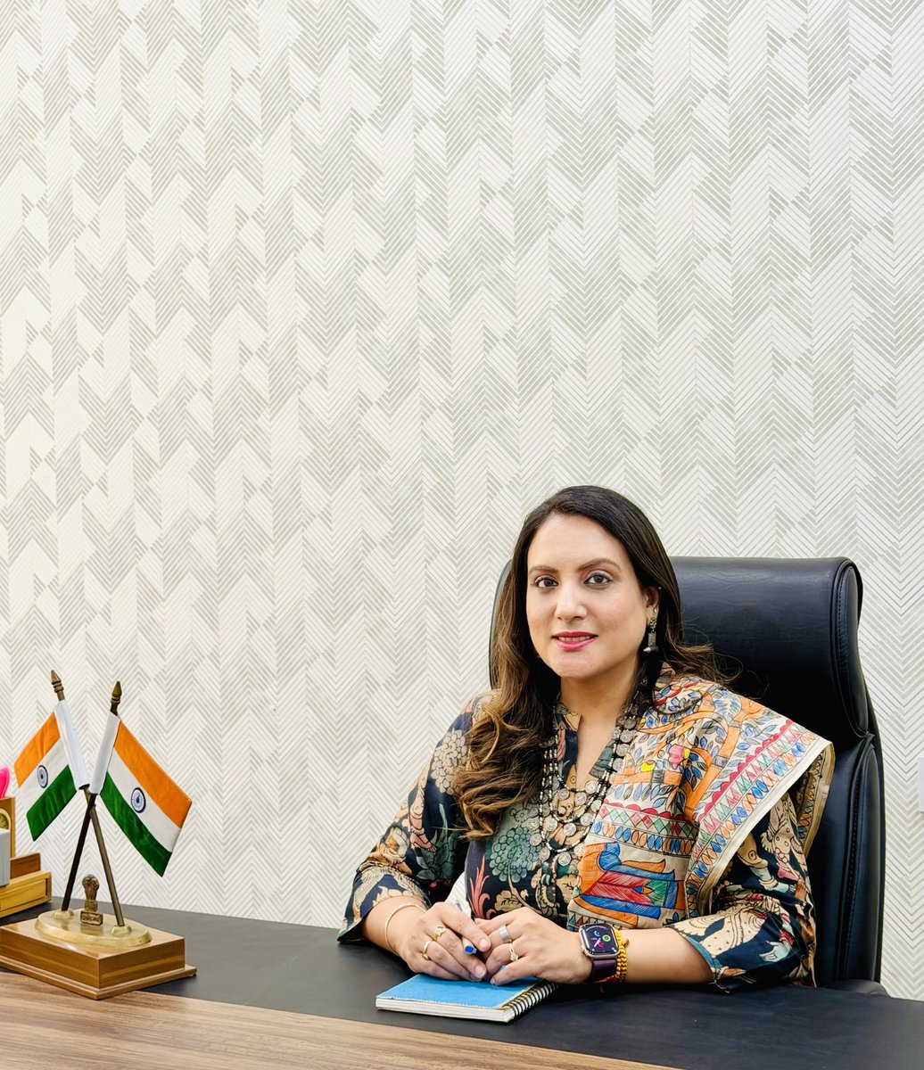 sonalgoelias's tweet image. चलते रहो विश्वास के साथ,

क्योंकि धैर्य, परिश्रम और ख़ुद पर भरोसा ही वह कुंजी है;
जो जीवन की जटिलताओं को पार करने में मदद करती है… 

रास्ते भले ही कठिन हों, 
लेकिन हौसले कभी कमजोर ना होने दें… 

#Motivation
#JourneyOfLife
#NationCalling 🇮🇳