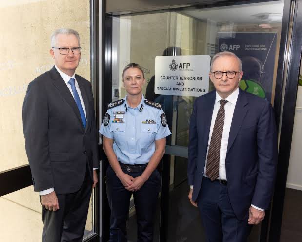 Ozpollies tweet media