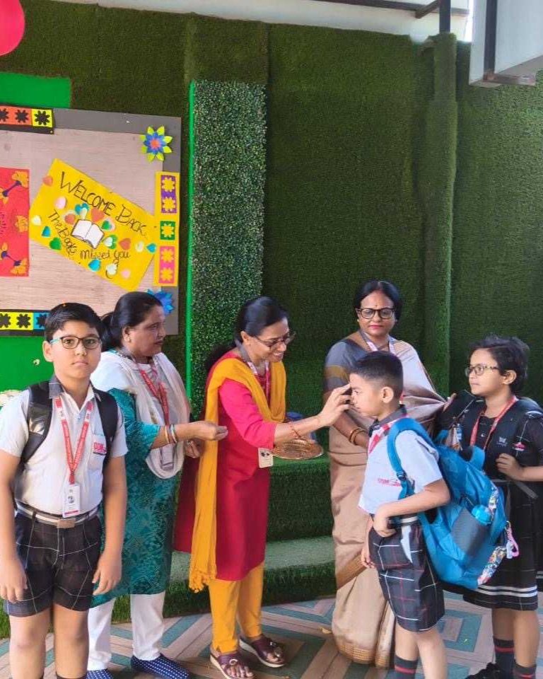 odmpublicschool's tweet image. A joyful start to the new academic session!
The campus of ODM Educational Group buzzed with smiles, excitement &amp;amp; fresh energy as students stepped into a new journey of learning &amp;amp; growth 🎉
#FirstDayOfSchool #NewBeginnings #GrowWithODM