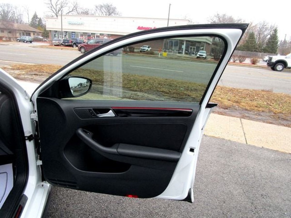 AlphaLuxryMotor's tweet photo. 2018 Volkswagen Jetta   Check out our new inventory:  https://t.co/XLCSiEiNVn Discover the thrill of the open road with the 2018 Volkswagen Jetta. This elegant sedan blends style and performance, making every drive an adventure. Feel the https://t.co/kjHBpBO8xm