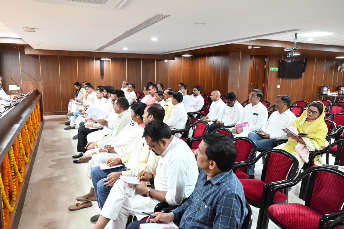 प्रदेश कार्यालय में बाबा साहब भीमराव अंबेडकर जी की जयंती के उपलक्ष्य में होने वाले कार्यक्रमों को लेकर आयोजित बैठक में सहभागिता की।

<a href="/BJP4Delhi/">BJP Delhi</a> <a href="/PavanRanaRSS/">Pavan Rana</a>