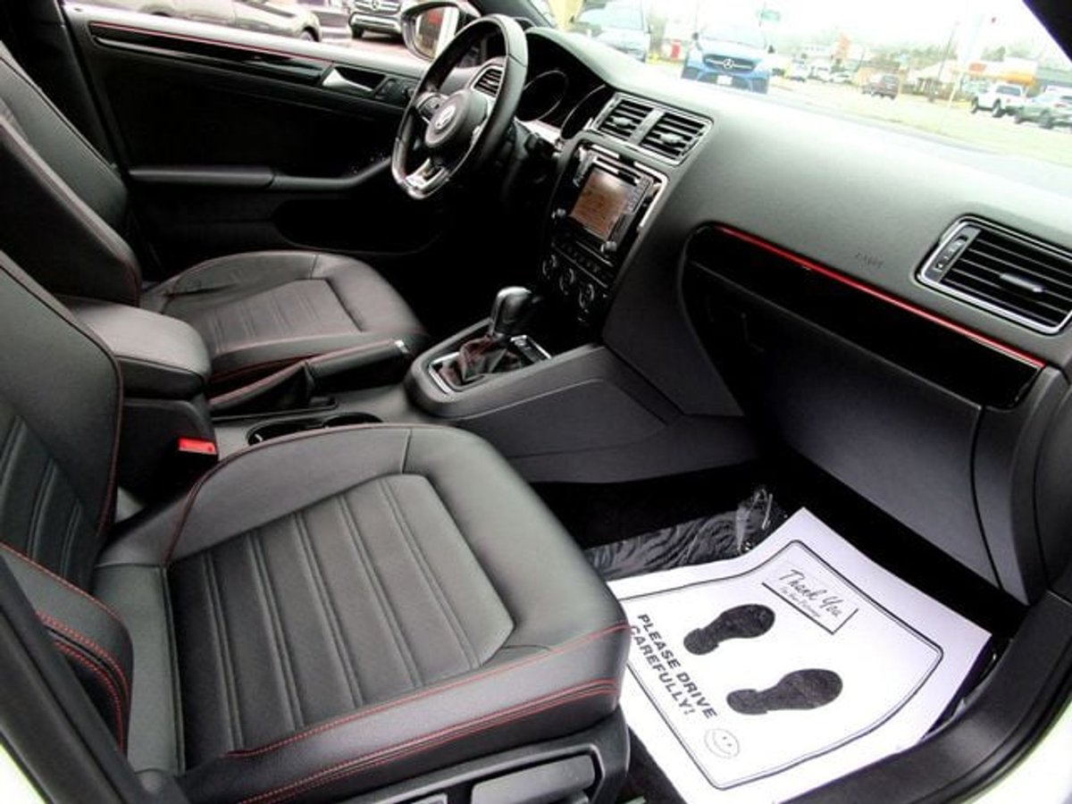AlphaLuxryMotor's tweet photo. 2018 Volkswagen Jetta   Check out our new inventory:  https://t.co/XLCSiEiNVn Discover the thrill of the open road with the 2018 Volkswagen Jetta. This elegant sedan blends style and performance, making every drive an adventure. Feel the https://t.co/kjHBpBO8xm