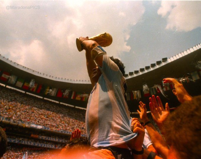 Maradona Pics Bot tweet media