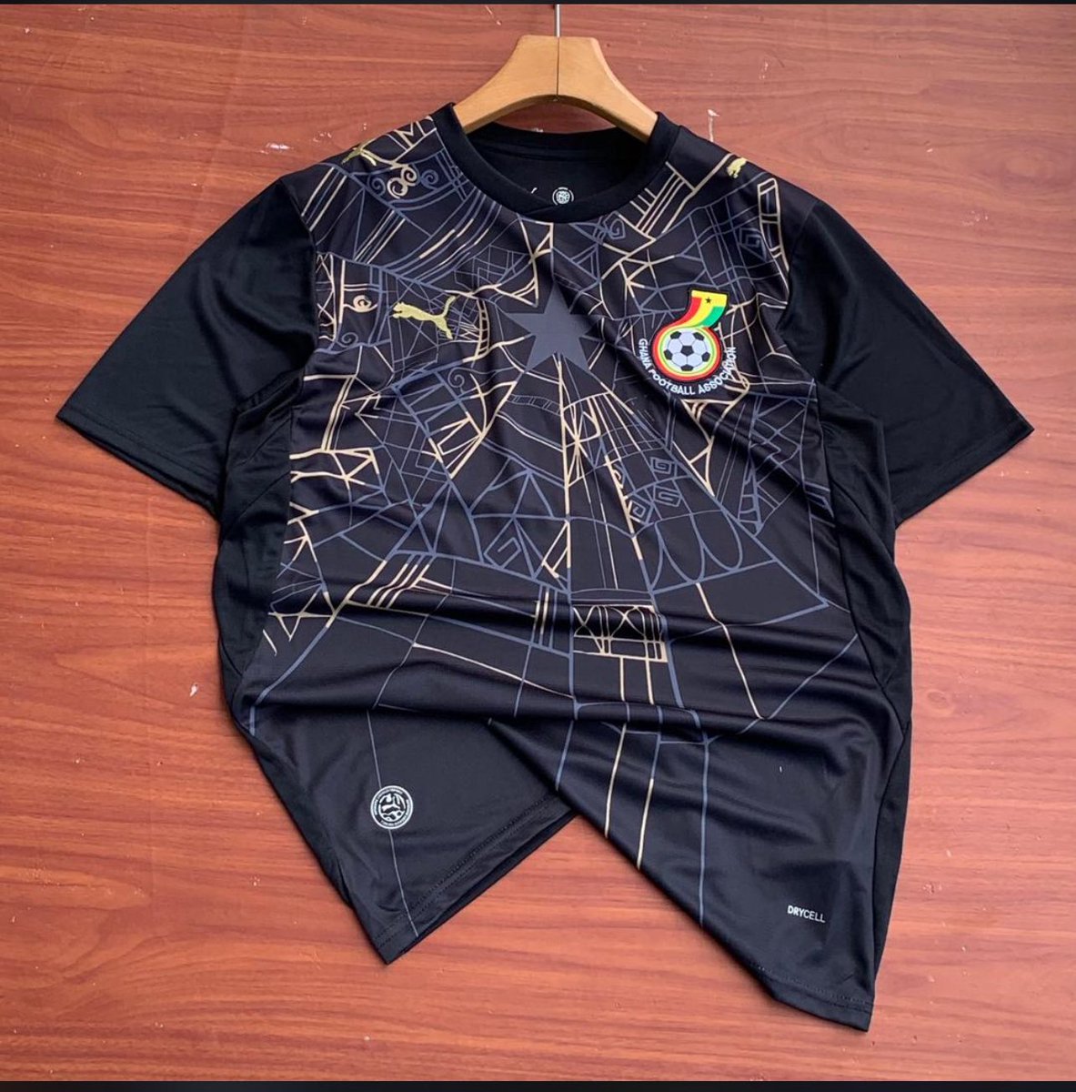 eastsportsman's tweet photo. Local man added a third kit to Puma’s newest @GhanaBlackstars kit 🤣🤣. It’s nice oh . https://t.co/2zk3skcGt9