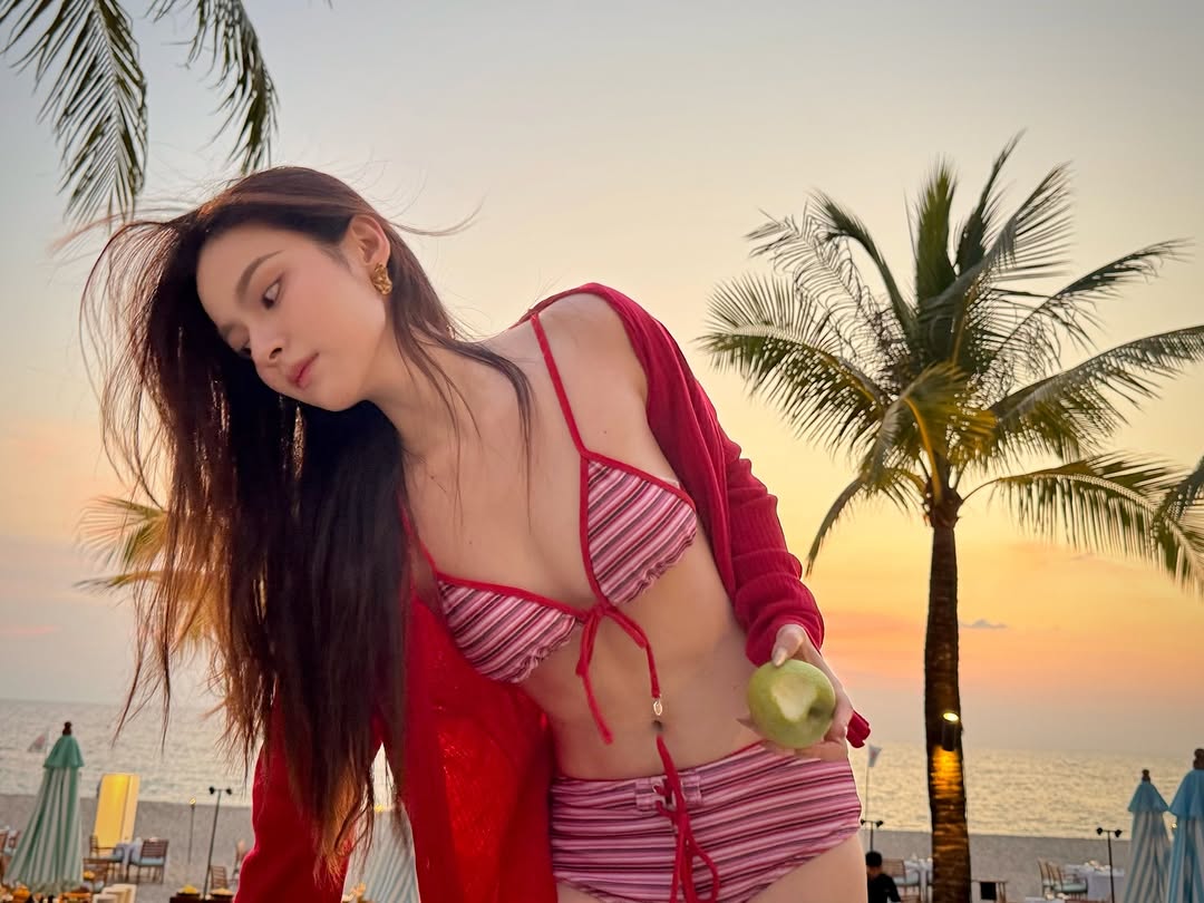 intoprimii's tweet photo. prim chanikarn with a other bikini ?????!?!???😭💗 https://t.co/geknlKtwl9
