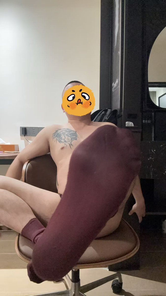Leetoop1's tweet photo. 三天的丝袜，好味道👅 https://t.co/qufveBk4x6