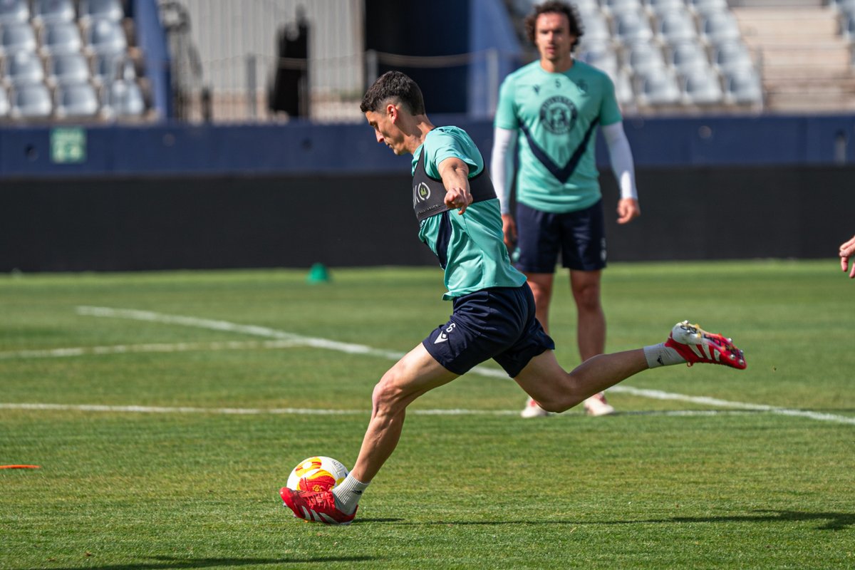 RealJaenCF's tweet image. ⚡️ Con las pilas cargadas y la mirada puesta en el objetivo

#RealJaén #Entrenamiento #Seguimos