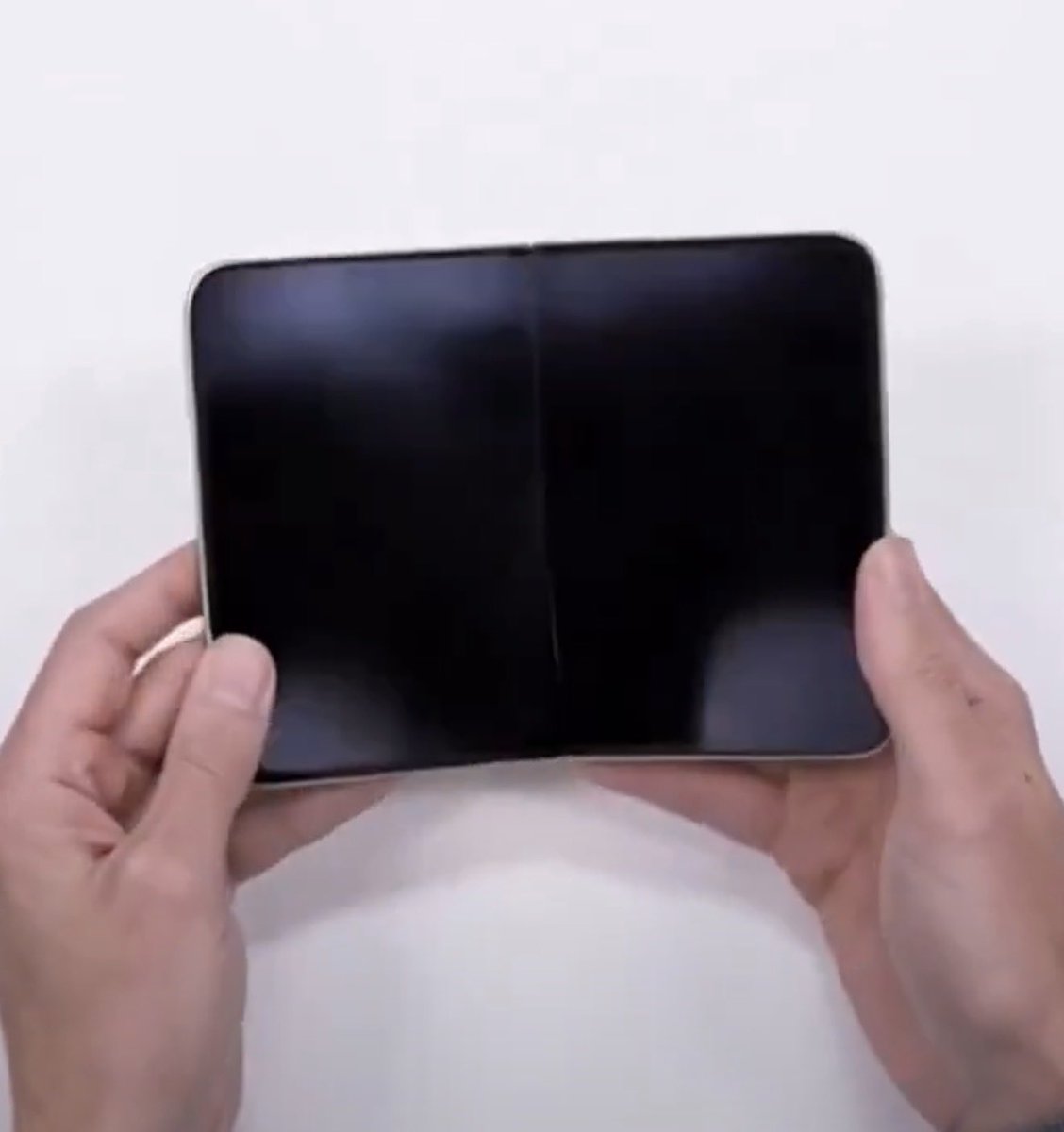 HappyHumanX's tweet image. So fake 😭😭😭