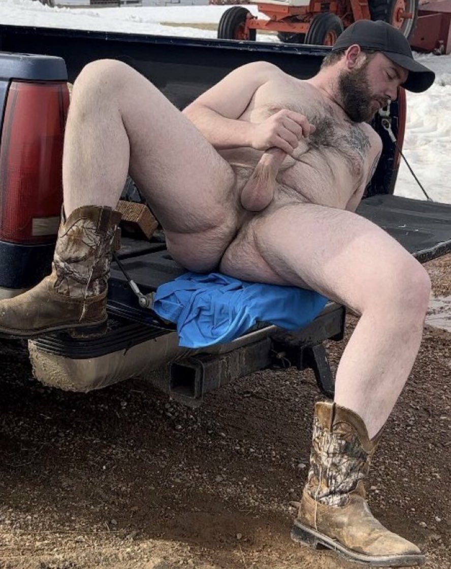 Naked Country Boy tweet media