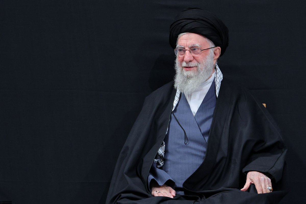 رفتنت درد کمی نیست، خودت می‌دانی
داغ این حادثه تا روز قیامت با ماست...
#شهید_ایران