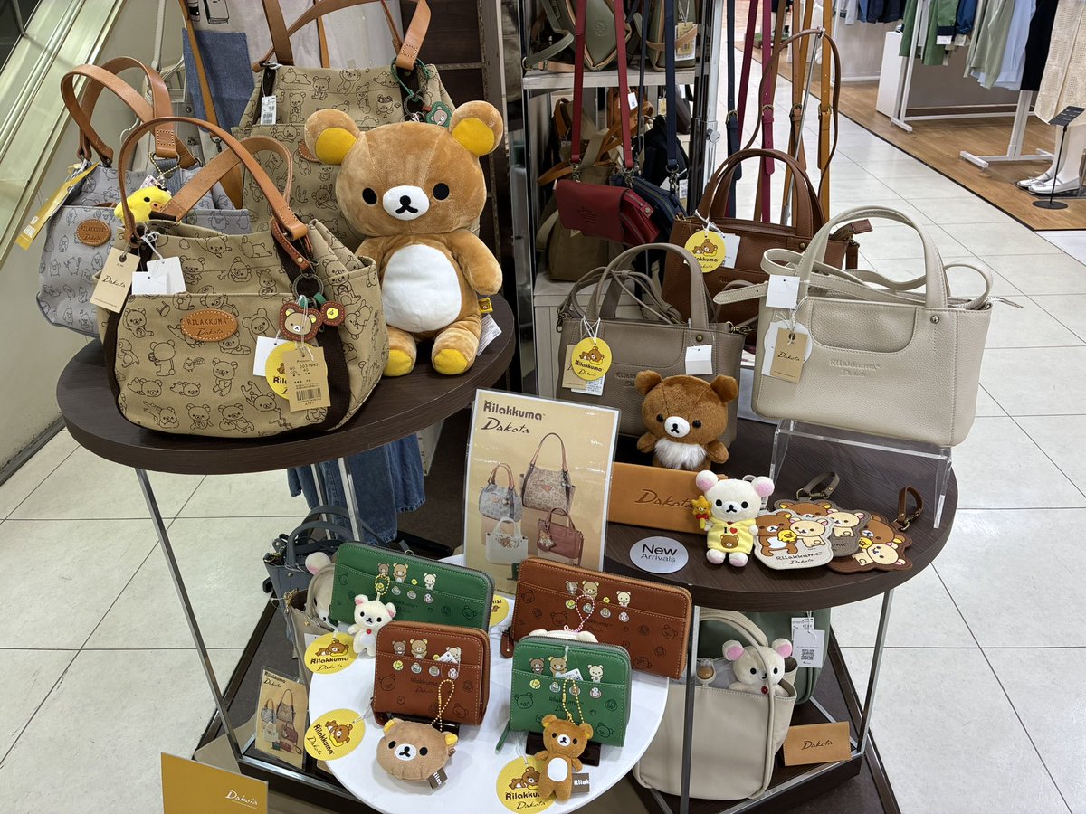 nondakure_kumi's tweet image. いまみです🐻‍❄️
リラックマとダコタがコラボしてたよ✨

#リラックマ
#Dakota
#ダコタ