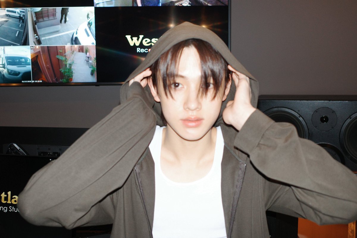 deardimple0113's tweet photo. ❤️ Repost &amp; Reply ❤️

🎯 Goal: 113 RT/RL

SEONGHYEON PORTRAIT AURA
#SEONGHYEONxPortrait 
#CORTISisBACK
#GREENGREEN https://t.co/CprIUxHPwO