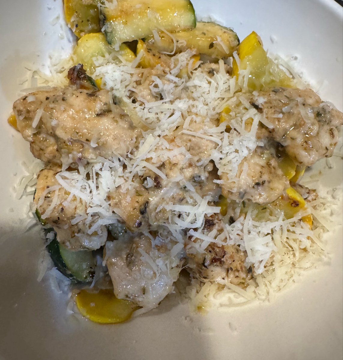IanFran19083014's tweet photo. Last night was a Lemon Parmesan Chicken with Zucchini and Yellow Squash for dinner. https://t.co/pxFpf4aHu4
