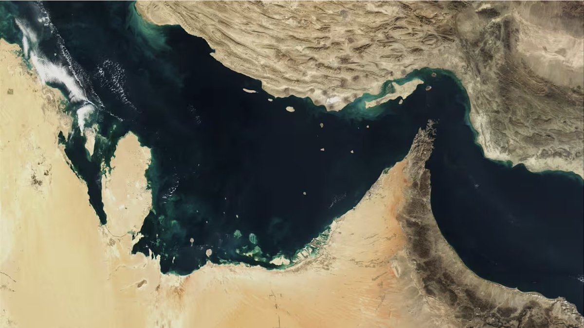 amirmimam's tweet photo. Despite the ceasefire, the #Hormuz crisis isn’t over.

Shipping traffic has collapsed to a trickle and ironically, the US has even floated a potential joint venture with #Iran to manage the strait and possibly charge transit fees

Image: @FT https://t.co/w7EcES5YQy