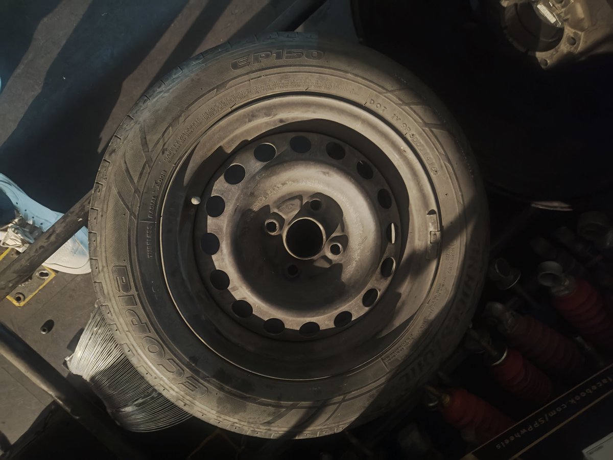 Buzzie2990 tweet media