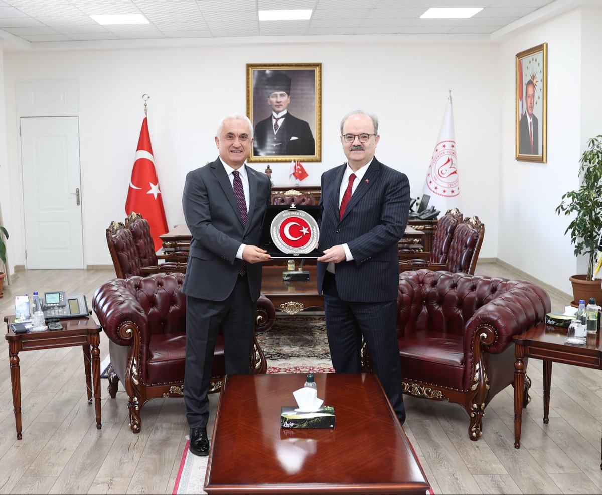 📍Muş’tayız

Muş’taki programımıza Valiliğimizi ziyaret ederek başladık. 

Valimiz Sayın Avni Çakır’a teşekkür ediyor; çalışmalarında başarılar diliyorum.

<a href="/TCMusValiligi/">T.C. Muş Valiliği</a>
<a href="/Valiavnicakir/">Avni Çakır</a>