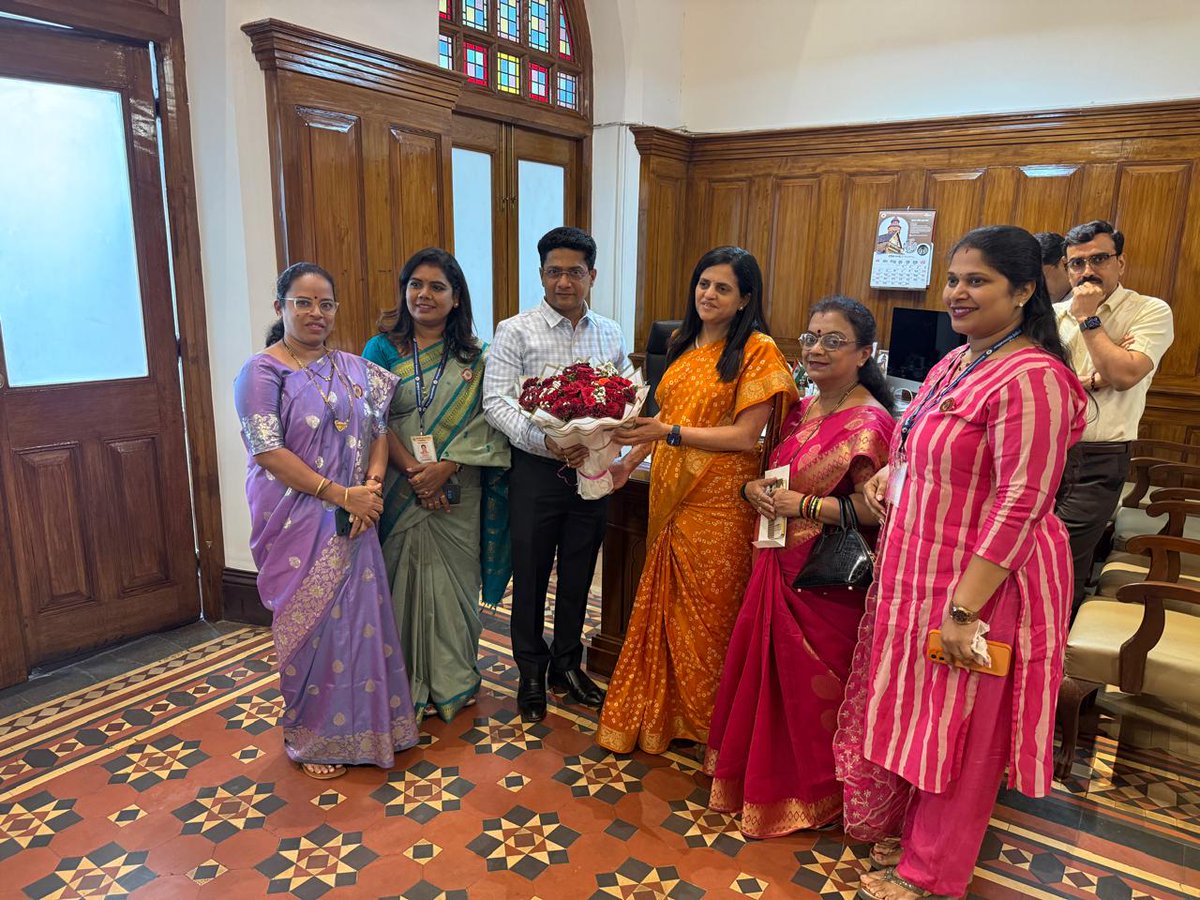 YKilledar's tweet image. आज महाराष्ट्र नवनिर्माण सेनेच्या सर्व नगरसेवकांसोबत जाऊन बृहन्मुंबई महानगरपालिकेच्या नवनियुक्त आयुक्त सौ. अश्विनी भिडे-देशपांडे यांची भेट घेऊन त्यांना शुभेच्छा दिल्या!

#Congratulations #AshwiniBhide