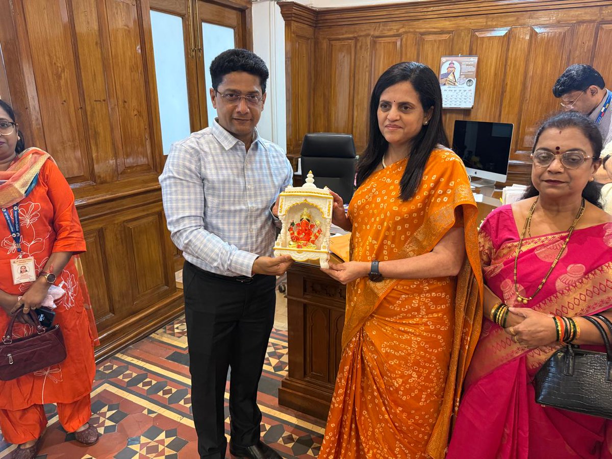 YKilledar's tweet image. आज महाराष्ट्र नवनिर्माण सेनेच्या सर्व नगरसेवकांसोबत जाऊन बृहन्मुंबई महानगरपालिकेच्या नवनियुक्त आयुक्त सौ. अश्विनी भिडे-देशपांडे यांची भेट घेऊन त्यांना शुभेच्छा दिल्या!

#Congratulations #AshwiniBhide