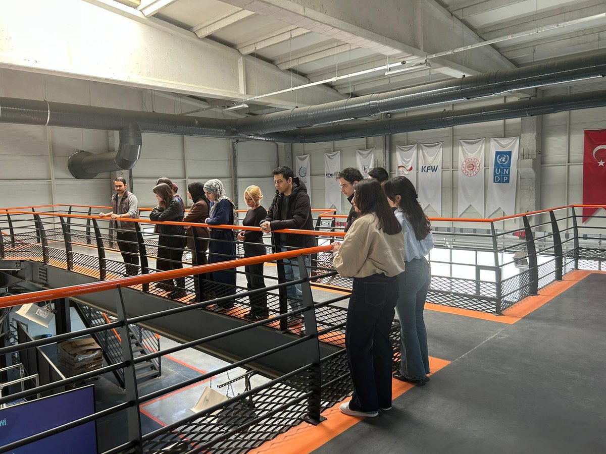 modelfabrika's tweet photo. KTO Karatay Üniversitesi Endüstri Mühendisliği öğrencileri, Konya Model Fabrikamızda gerçekleştirilen 5S Eğitimi ile yalın üretim kültürünü yerinde deneyimleme fırsatı buldu.

#KonyaModelFabrika #KTOKaratayÜniversitesi #EndüstriMühendisliği #5S #YalınÜretim https://t.co/yw0YV7ozaZ