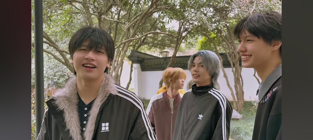 _ohnana53's tweet image. พ่กก้อนคลื่น ขอให้ได้ไปเที่ยวเล่นสนุกด้วยกันทุกที่เลยนะ🌊😭

#NexT1DE #DORN #THIO #HUYETAO #SHEN #tOmar #XIONG  #YAOZIHAO