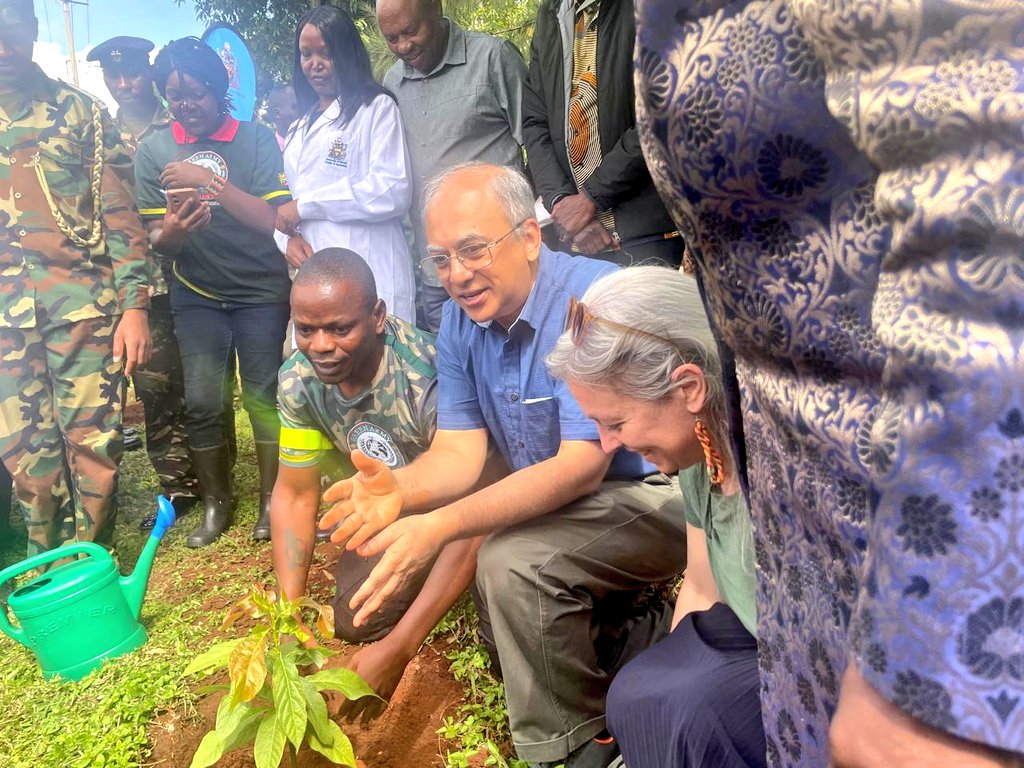 GreenArmyKenya's tweet image. Green Army Team Lead @Israel_Adam_  joined KDF, MDAs &amp;amp; #GreenArmy in a tree planting exercise at the @uonbi under the #GoingGreenGoingClean initiative, advancing national efforts on environmental restoration and climate action ahead of the Green Army TOT programme. #ClimateAction